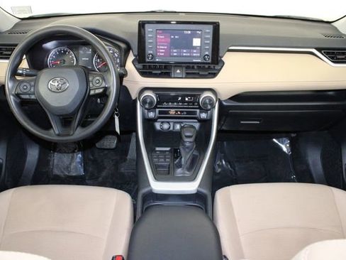 Used 2020 Toyota RAV4 LE image 27
