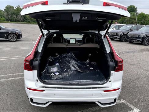 New 2026 Volvo XC60 B5 Plus w/ Protection Package Premier AWD/4WD image 4