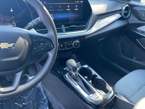 Used 2025 Chevrolet Trax LT image 37