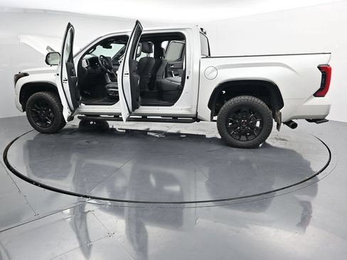Used 2024 Toyota Tundra Platinum w/ TRD Off-Road Package AWD/4WD image 28