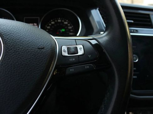 Used 2019 Volkswagen Tiguan SE w/ Panoramic Sunroof Package image 32