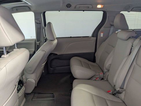 Used 2020 Toyota Sienna XLE w/ XLE Navigation Package FWD image 35