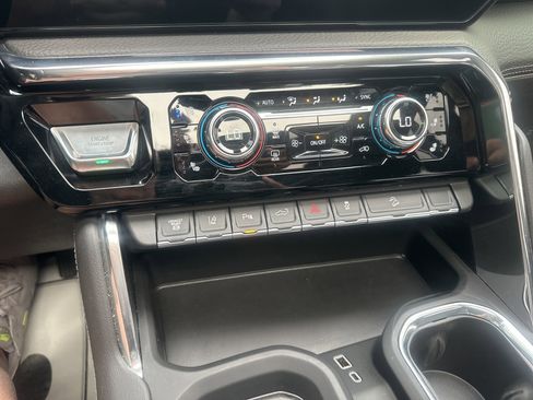 Used 2025 GMC Sierra 3500 Denali w/ Denali Reserve Package AWD/4WD image 42