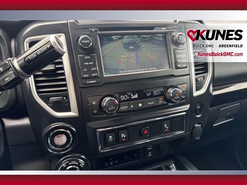 Used 2018 Nissan Titan XD AWD/4WD image 26