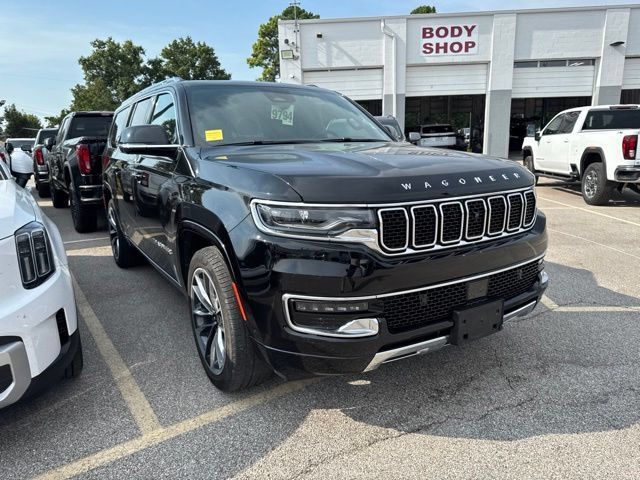 Used 2023 Jeep Wagoneer L Series III w/ Premium Group I AWD/4WD image 6