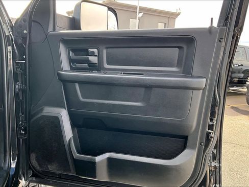 Used 2018 RAM 2500 Tradesman w/ Chrome Appearance Group image 21