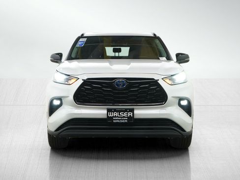 Used 2024 Toyota Highlander XLE AWD/4WD image 8