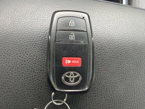 Used 2025 Toyota Tacoma SR5 AWD/4WD image 28