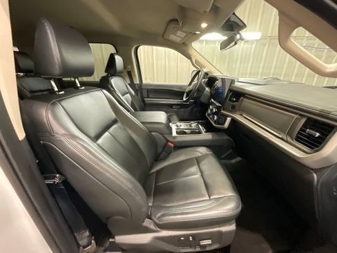 Used 2022 Ford Expedition XLT AWD/4WD image 13