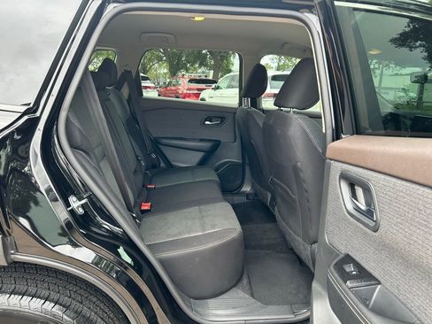 Used 2023 Nissan Rogue SV FWD image 41