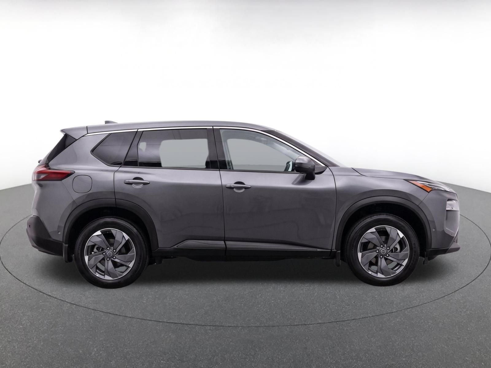 Used 2025 Nissan Rogue SV FWD image 9
