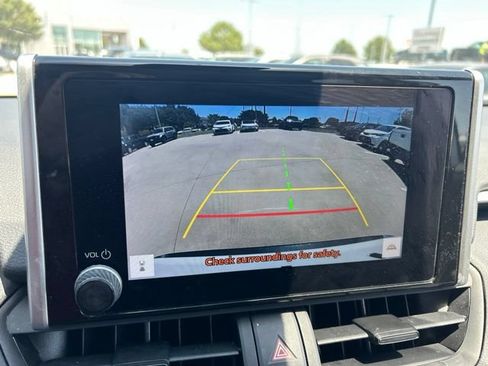 Used 2025 Toyota RAV4 XLE AWD/4WD image 15