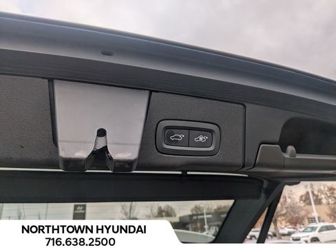 Used 2021 Volvo XC60 T5 Momentum image 32