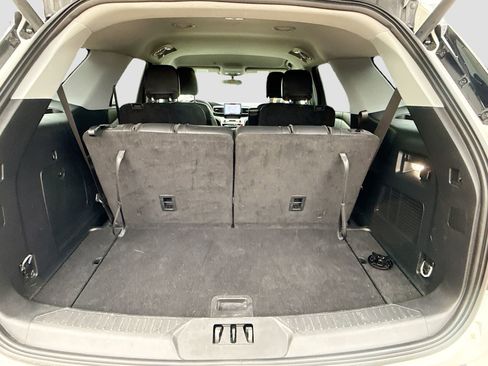 Used 2023 Ford Explorer XLT w/ Equipment Group 202A image 31