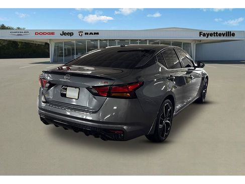 Used 2023 Nissan Altima 2.5 SR image 3