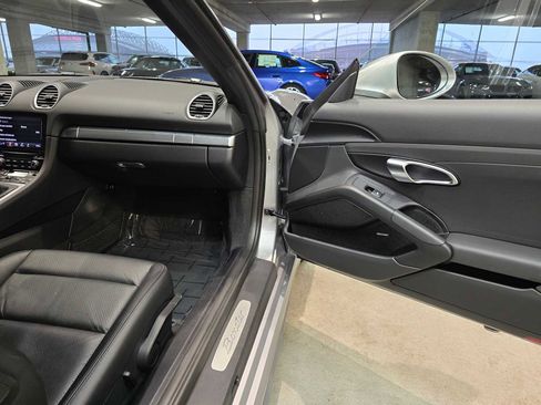 Used 2017 Porsche 718 Boxster image 25