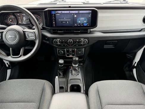 Used 2024 Jeep Gladiator Sport image 15