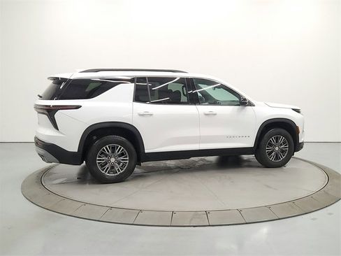 Used 2025 Chevrolet Traverse LT w/ LPO, Floor Liner Package image 7