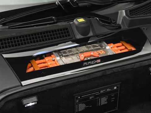 Used 2022 Ferrari SF90 Spider image 32