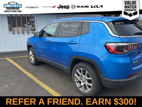 Used 2022 Jeep Compass Latitude w/ Sun and Sound Group AWD/4WD image 5