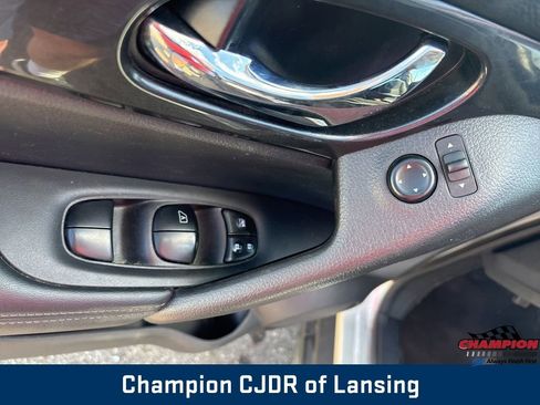 Used 2019 Nissan Rogue SV FWD image 15