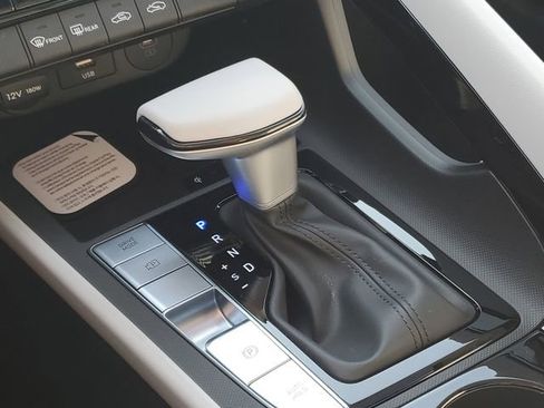New 2026 Hyundai Elantra Limited FWD image 32