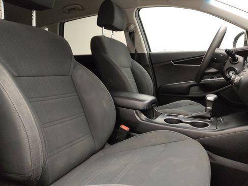 Used 2020 Kia Sorento FWD V6 image 21