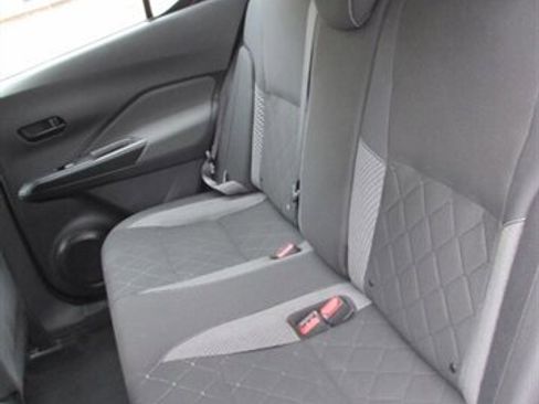 Used 2020 Nissan Kicks S image 11