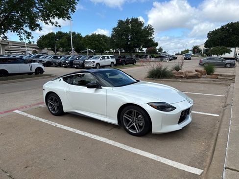 Used 2024 Nissan Z Sport w/ Floor Mat Package RWD image 5