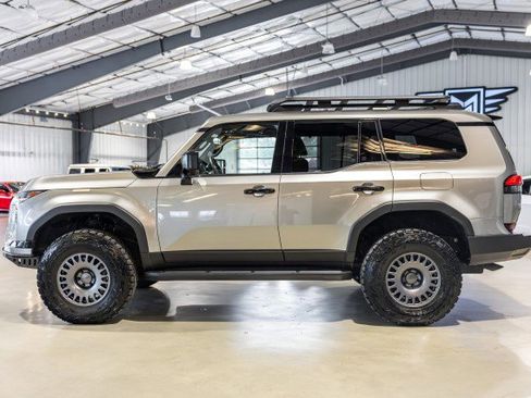 Used 2025 Lexus GX 550 AWD/4WD image 3