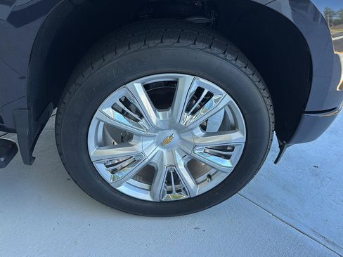 Used 2023 Chevrolet Silverado 1500 High Country w/ Technology Package image 37