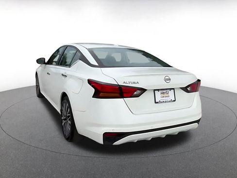 Used 2025 Nissan Altima 2.5 SV FWD image 11