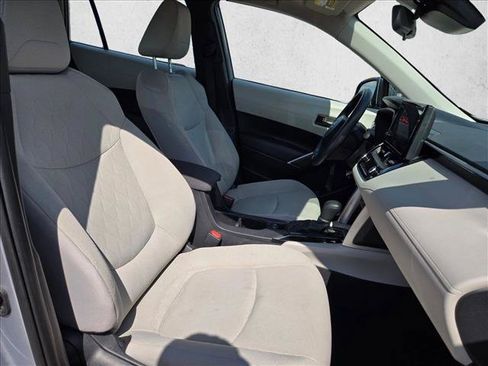 Used 2024 Toyota Corolla Cross L FWD image 19