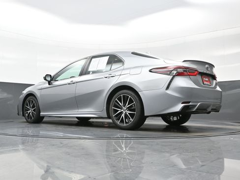 Used 2024 Toyota Camry SE image 29