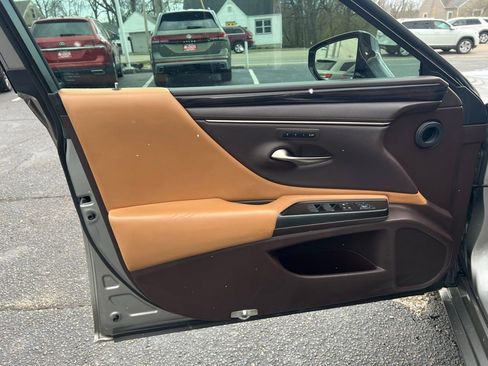 Used 2019 Lexus ES 350 w/ Premium Package FWD image 13