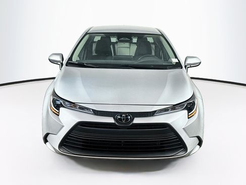 Used 2026 Toyota Corolla LE FWD image 2
