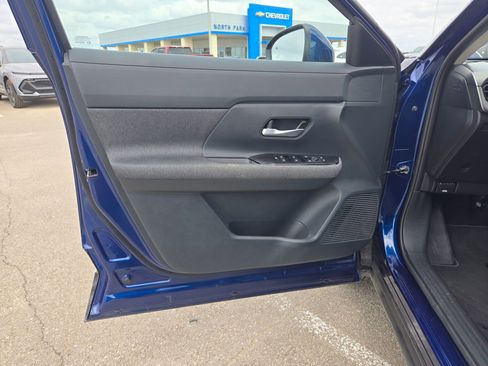 Used 2025 Nissan Kicks SV image 12