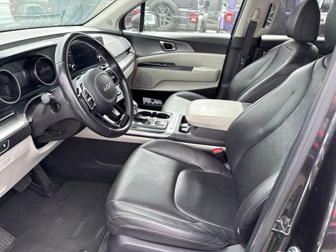 Used 2024 Kia Carnival LX FWD image 21