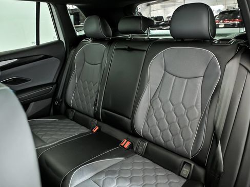 Certified 2025 Volkswagen Tiguan SEL R-Line AWD/4WD image 15