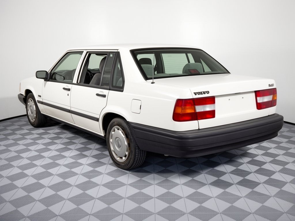 Used 1994 Volvo 940 Sedan RWD image 3