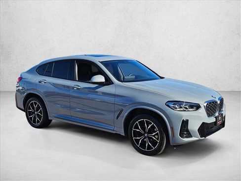 Used 2025 BMW X4 xDrive30i w/ Premium Package image 3