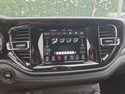 Used 2022 Dodge Durango SXT AWD/4WD image 5