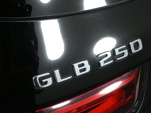 Certified 2020 Mercedes-Benz GLB 250 image 27