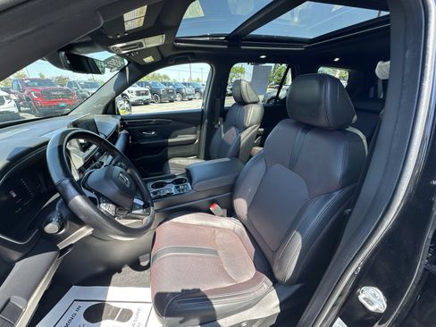 Used 2025 Honda Pilot Black Edition image 20