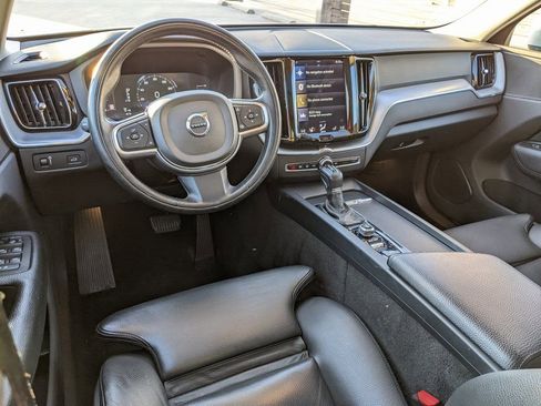 Used 2019 Volvo XC60 T5 Momentum w/ Premium Package image 12