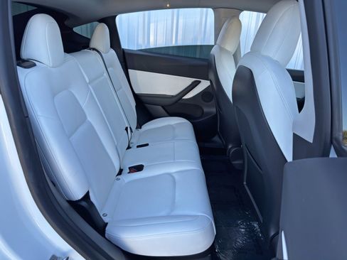 Used 2021 Tesla Model Y Long Range image 41