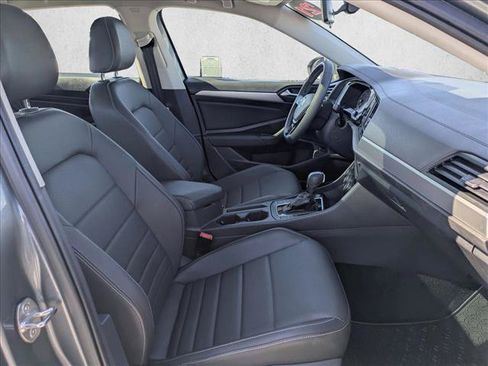 Used 2021 Volkswagen Jetta SE w/ SE Cold Weather Package FWD image 18