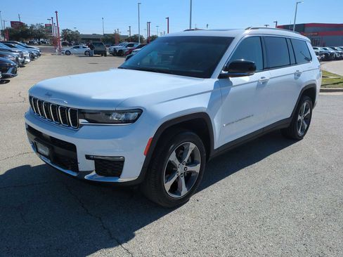 Used 2023 Jeep Grand Cherokee L Limited w/ Luxury Tech Group II image 4