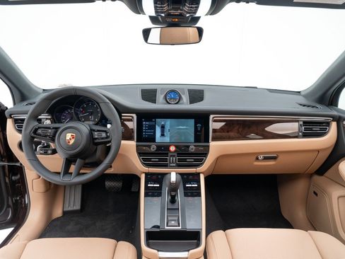 Used 2026 Porsche Macan AWD/4WD image 17