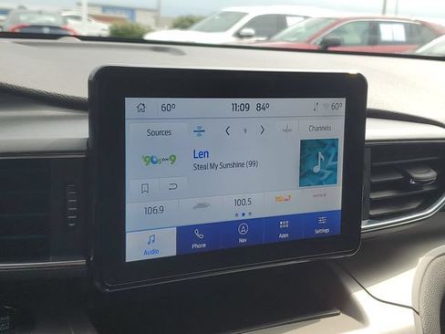 Used 2022 Ford Explorer XLT w/ Equipment Group 202A AWD/4WD image 25